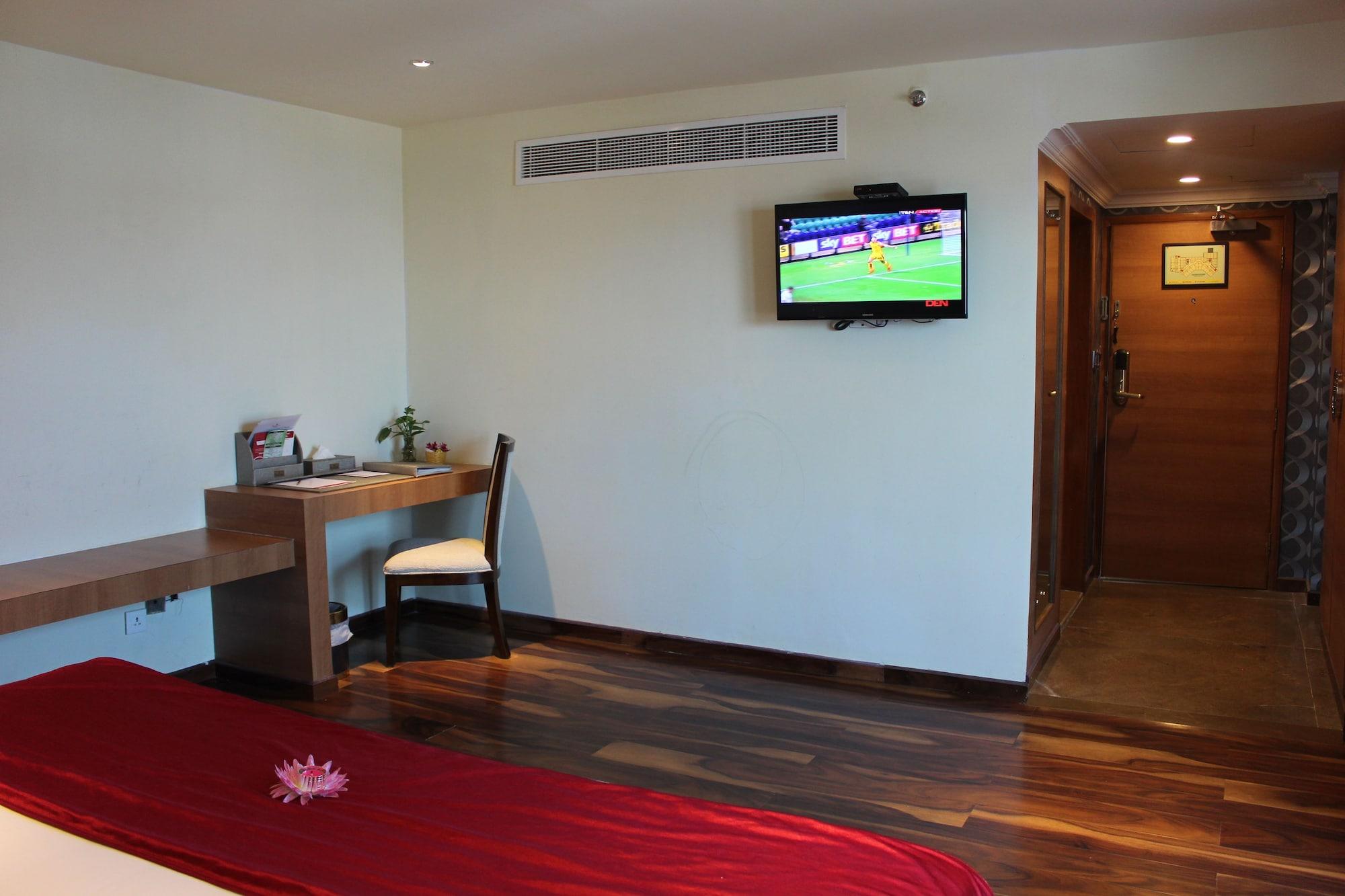 Ramada By Wyndham Alleppey Alappuzha Bagian luar foto