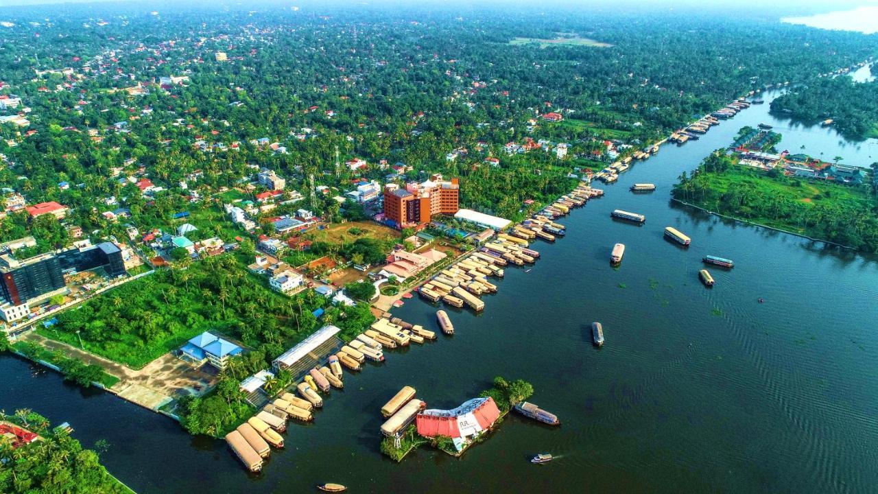Ramada By Wyndham Alleppey Alappuzha Bagian luar foto