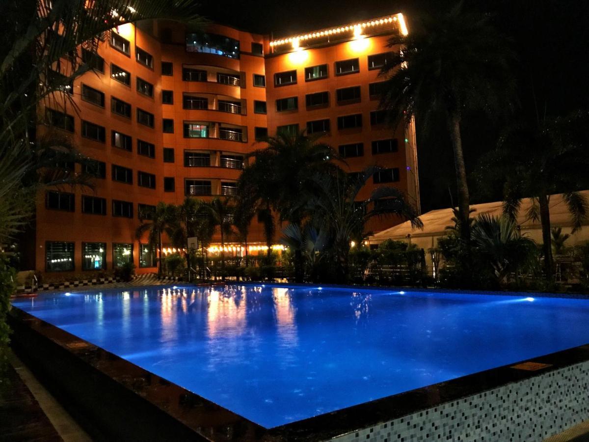 Ramada By Wyndham Alleppey Alappuzha Bagian luar foto