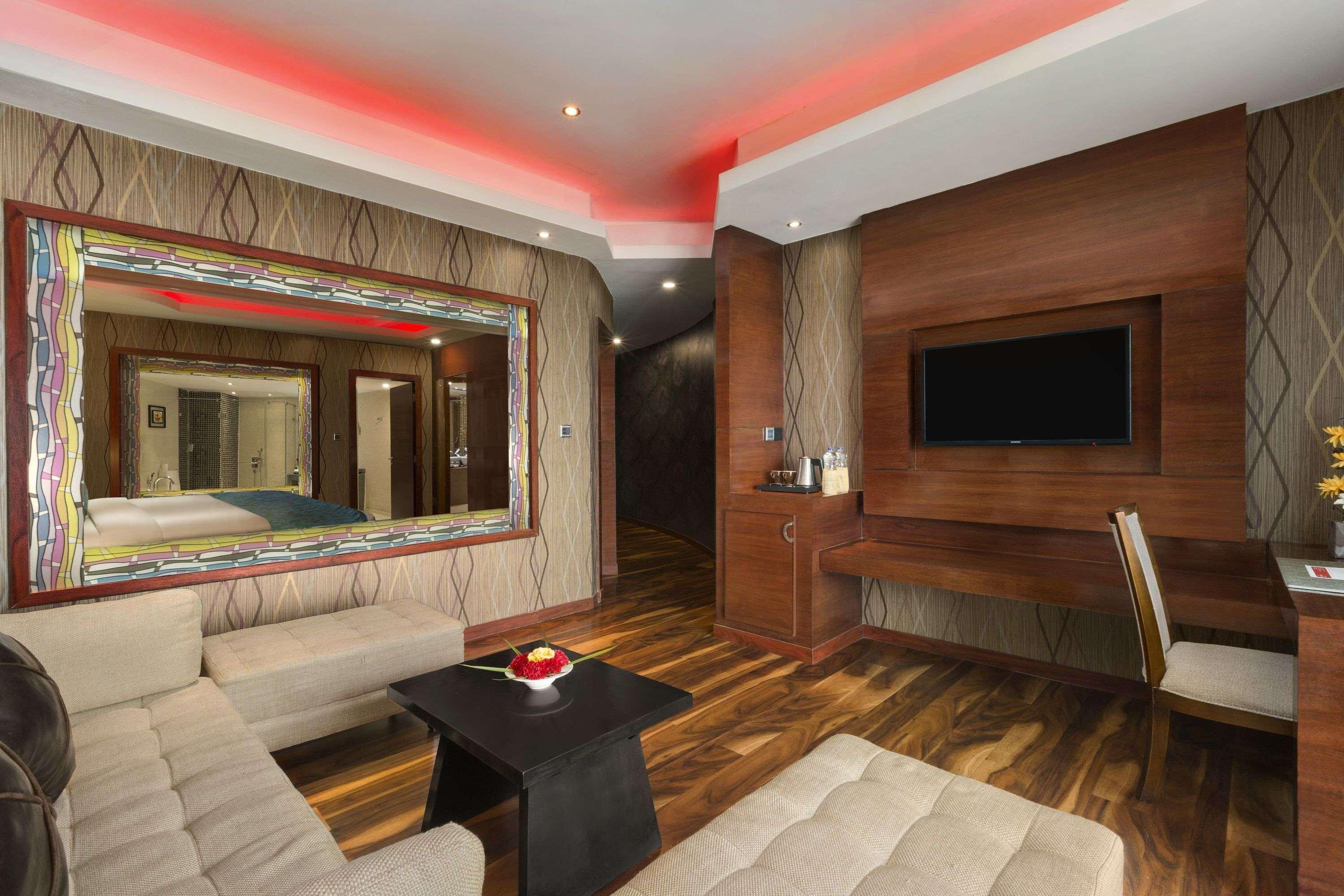 Ramada By Wyndham Alleppey Alappuzha Bagian luar foto