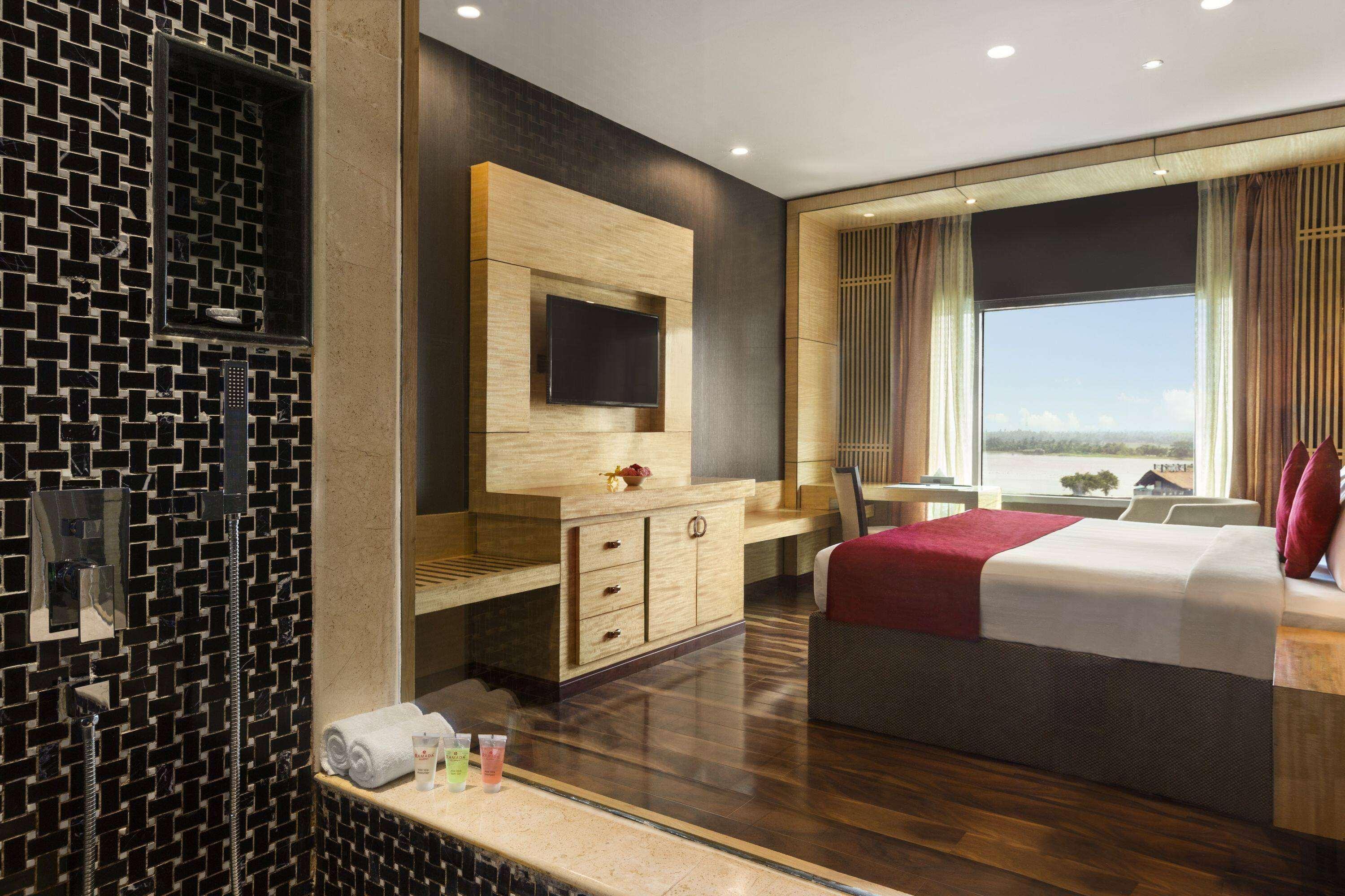 Ramada By Wyndham Alleppey Alappuzha Bagian luar foto