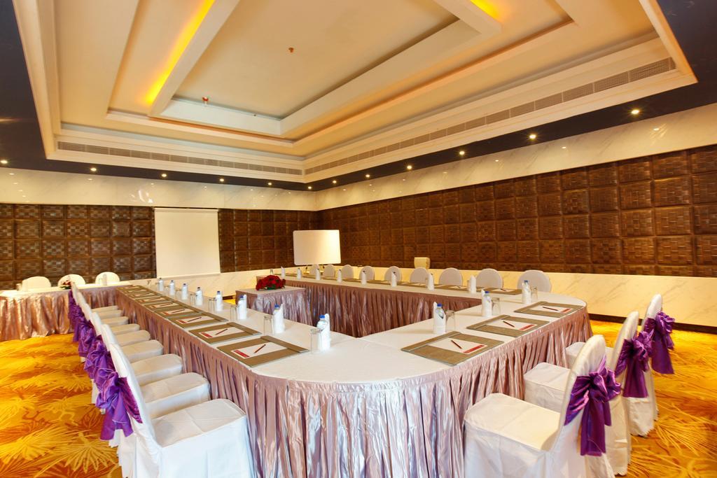 Ramada By Wyndham Alleppey Alappuzha Bagian luar foto