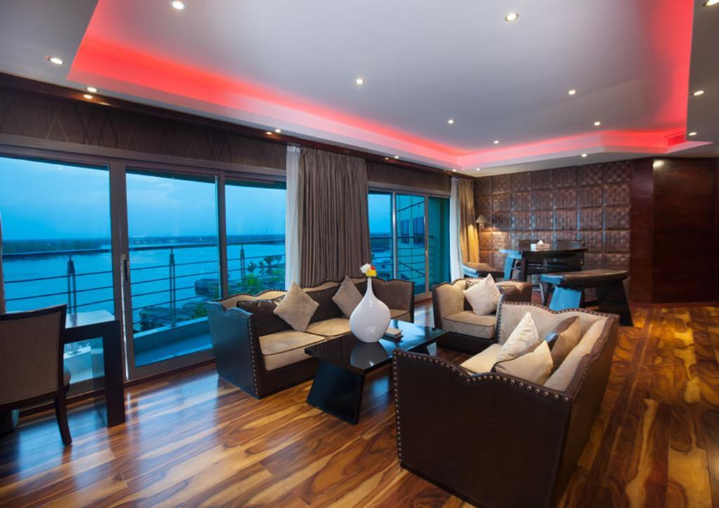 Ramada By Wyndham Alleppey Alappuzha Bagian luar foto