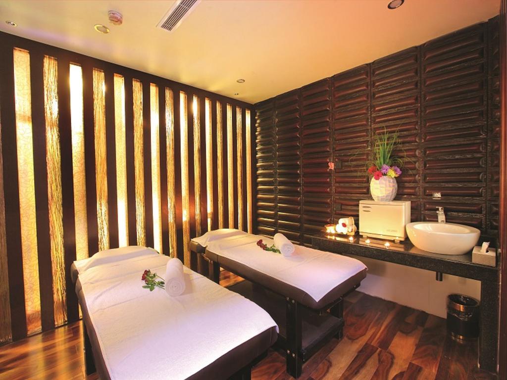 Ramada By Wyndham Alleppey Alappuzha Bagian luar foto