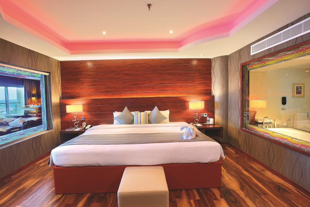 Ramada By Wyndham Alleppey Alappuzha Bagian luar foto