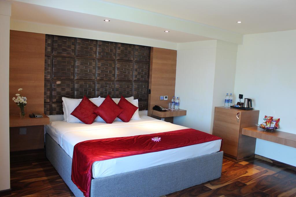 Ramada By Wyndham Alleppey Alappuzha Bagian luar foto