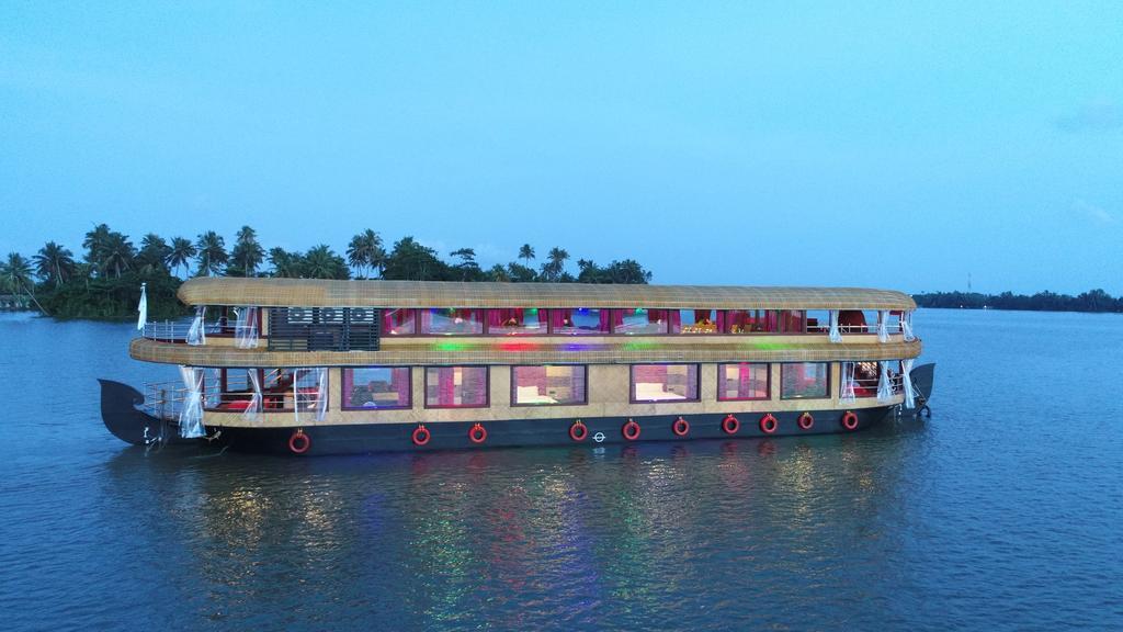 Ramada By Wyndham Alleppey Alappuzha Bagian luar foto