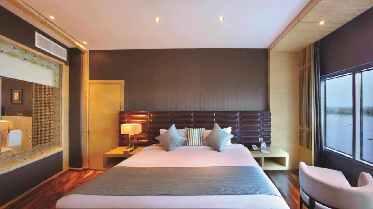 Ramada By Wyndham Alleppey Alappuzha Bagian luar foto
